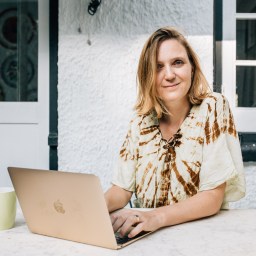 Karien Van Ditzhuijzen on Expat Life, Writing and Migrant Domestic Workers